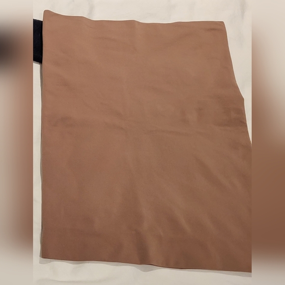 NWOT Aritzia Babaton Contour Tube Top - Picture 2 of 3